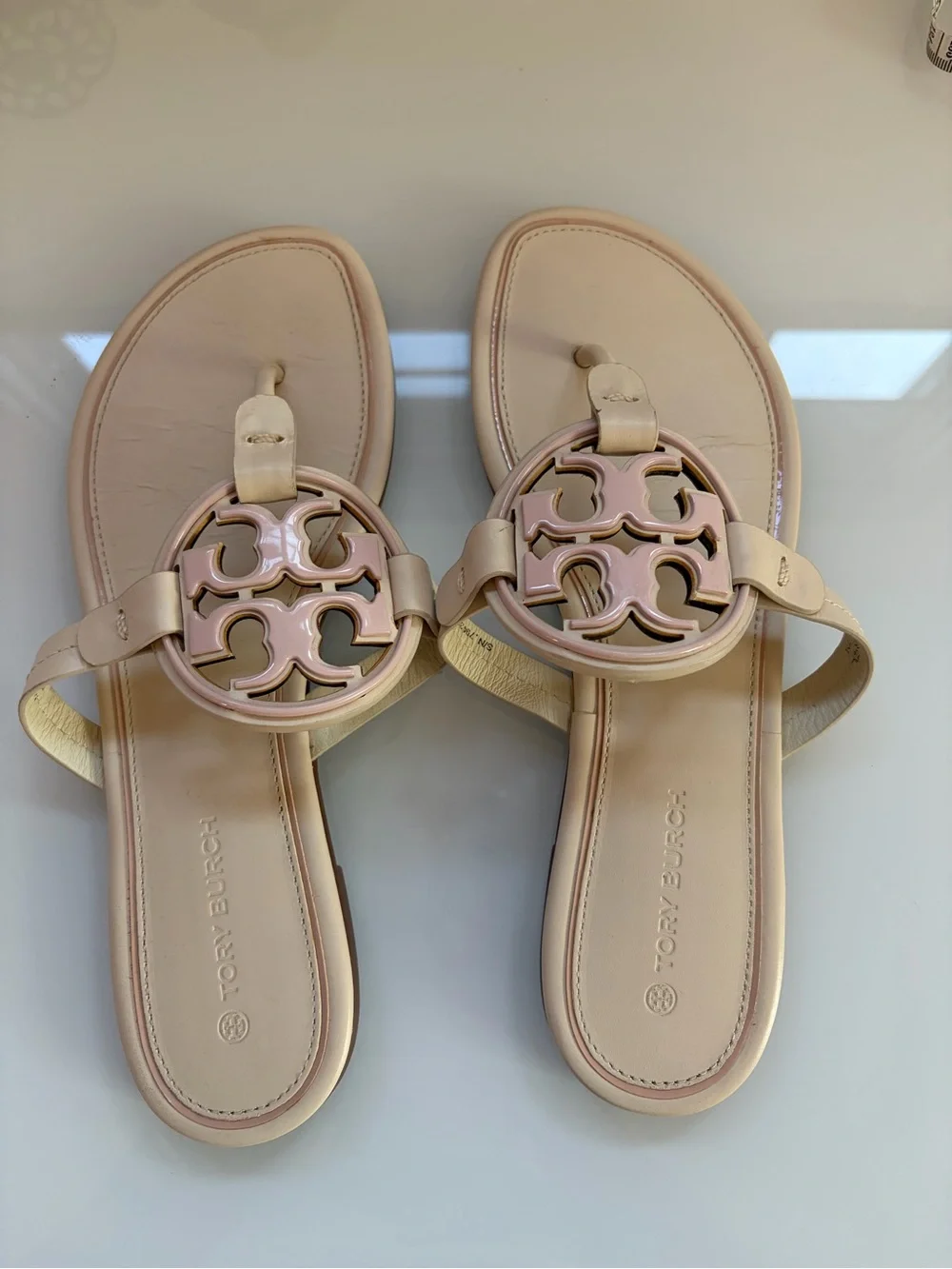 NWOT Tory Burch Miller Leather Logo Thong Sandals in Nude Pink